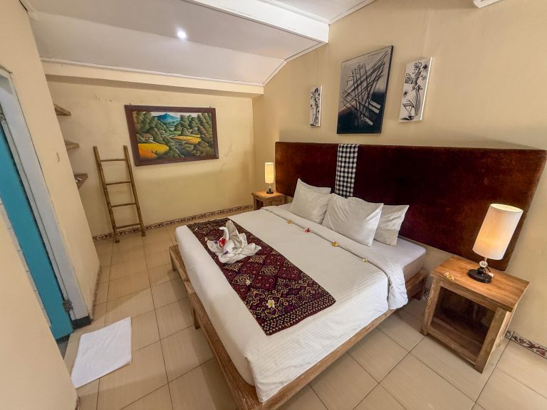 Air-conditioned bedroom at Bungalow Geringsing in Candidasa, Bali